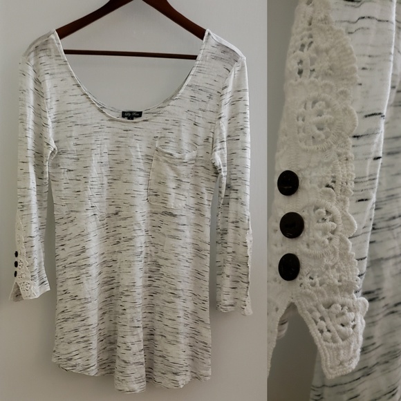 Lily Rose Tops - Lily Rose | S round neck top with button & lace